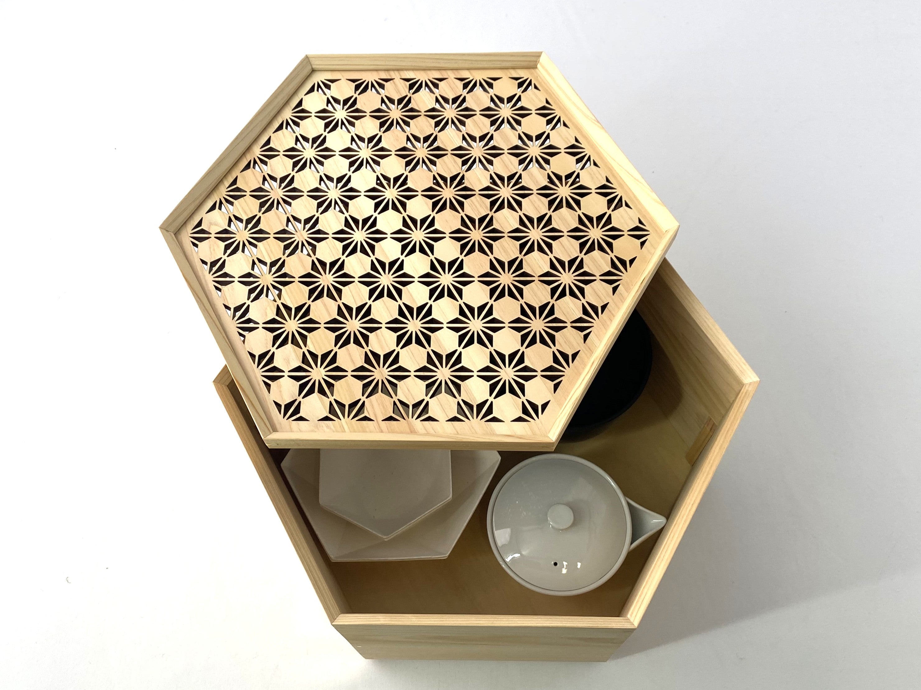 茶櫃　八重裏花